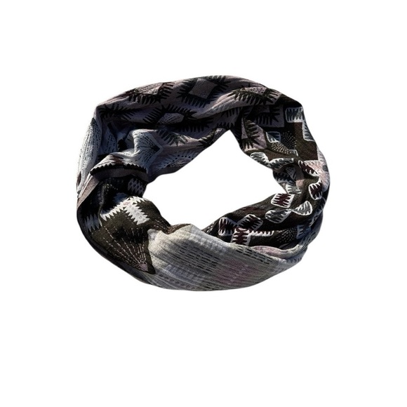 Etereo Rectangle & Multifunctional Geometric Scarf Fringe Trim - Picture 2 of 10